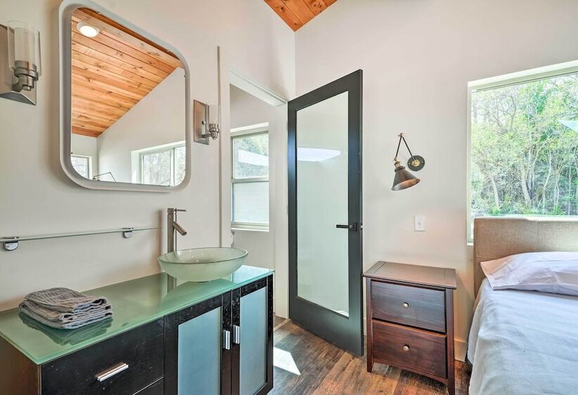 Beach Escape: Zeninspired Lake Osoyoos Chalet!