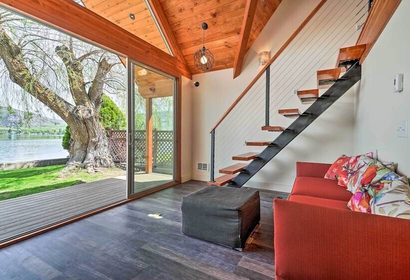 Beach Escape: Zeninspired Lake Osoyoos Chalet!