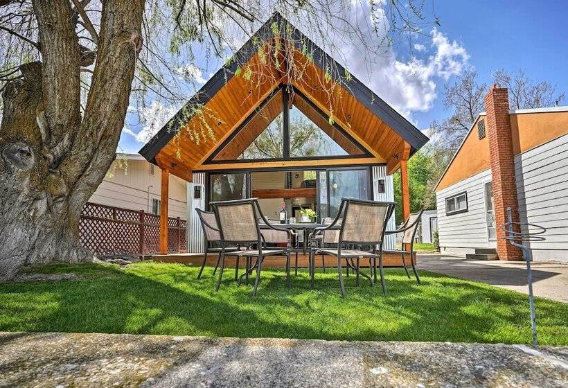 Beach Escape: Zeninspired Lake Osoyoos Chalet!