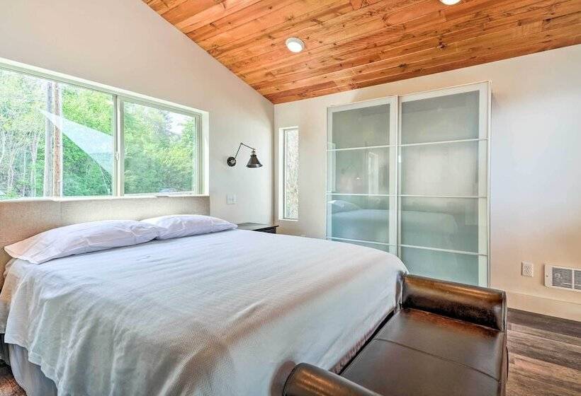 Beach Escape: Zeninspired Lake Osoyoos Chalet!