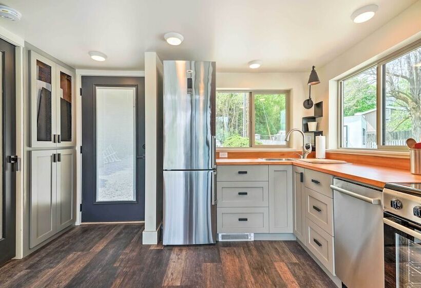 Beach Escape: Zeninspired Lake Osoyoos Chalet!