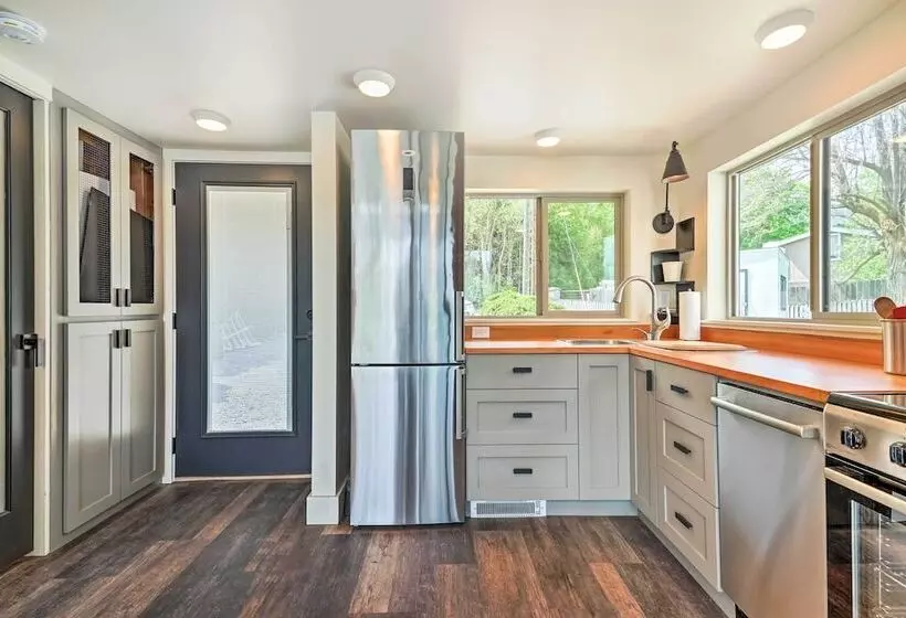 Beach Escape: Zeninspired Lake Osoyoos Chalet!