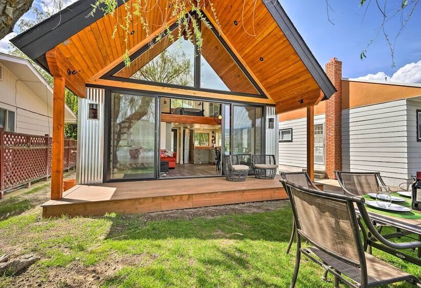 Beach Escape: Zeninspired Lake Osoyoos Chalet!