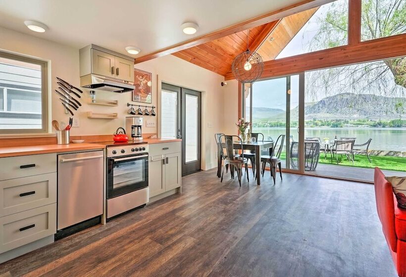 Beach Escape: Zeninspired Lake Osoyoos Chalet!