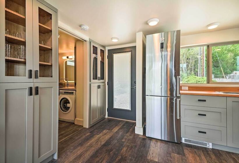 Beach Escape: Zeninspired Lake Osoyoos Chalet!