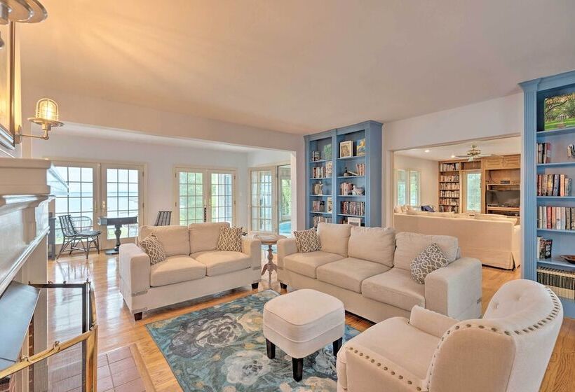 Beachfront Urbanna Home W/ Gas Grill & Deck!