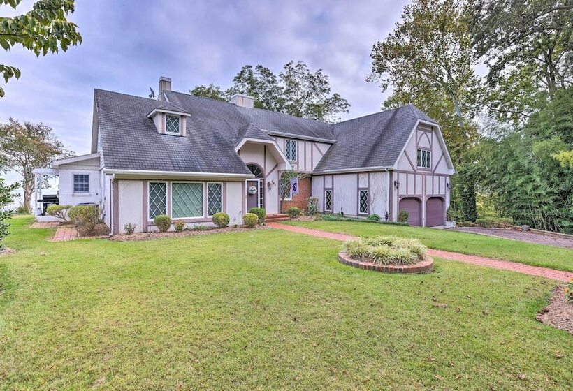 Beachfront Urbanna Home W/ Gas Grill & Deck!