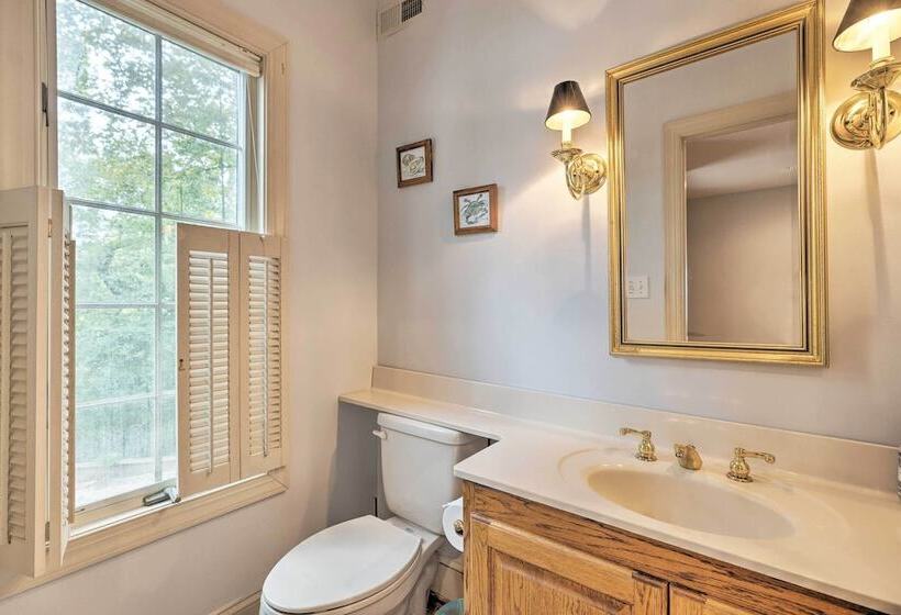 Beachfront Urbanna Home W/ Gas Grill & Deck!