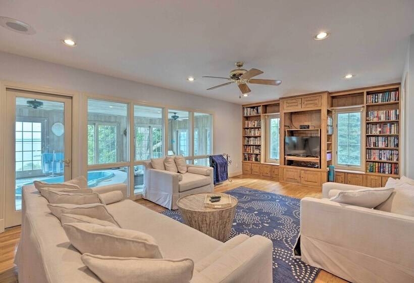 Beachfront Urbanna Home W/ Gas Grill & Deck!