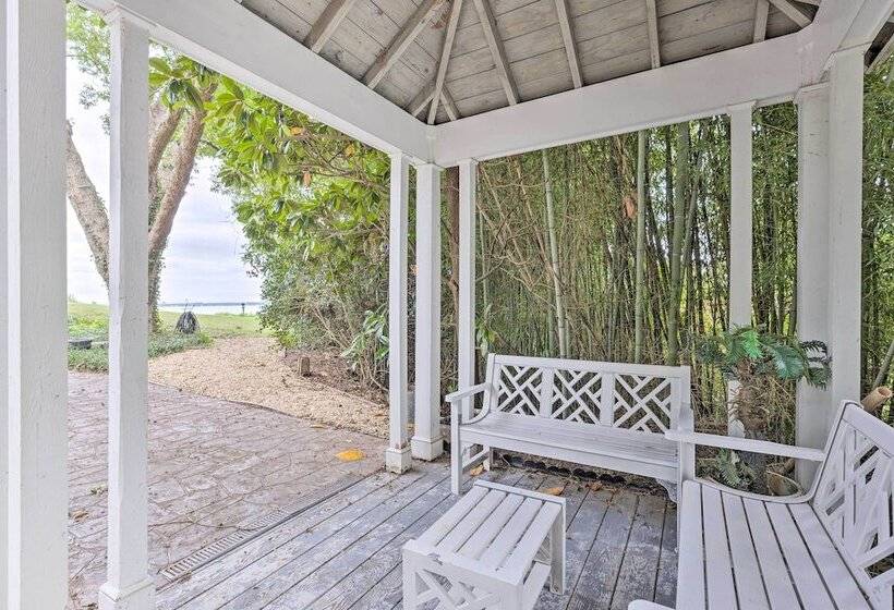 Beachfront Urbanna Home W/ Gas Grill & Deck!