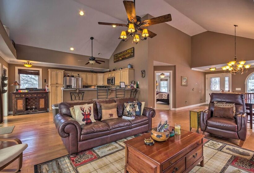 Beech Mountain Retreat W/ Open Deck: 2 Mi To Ski!