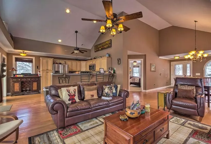 Beech Mountain Retreat W/ Open Deck: 2 Mi To Ski!