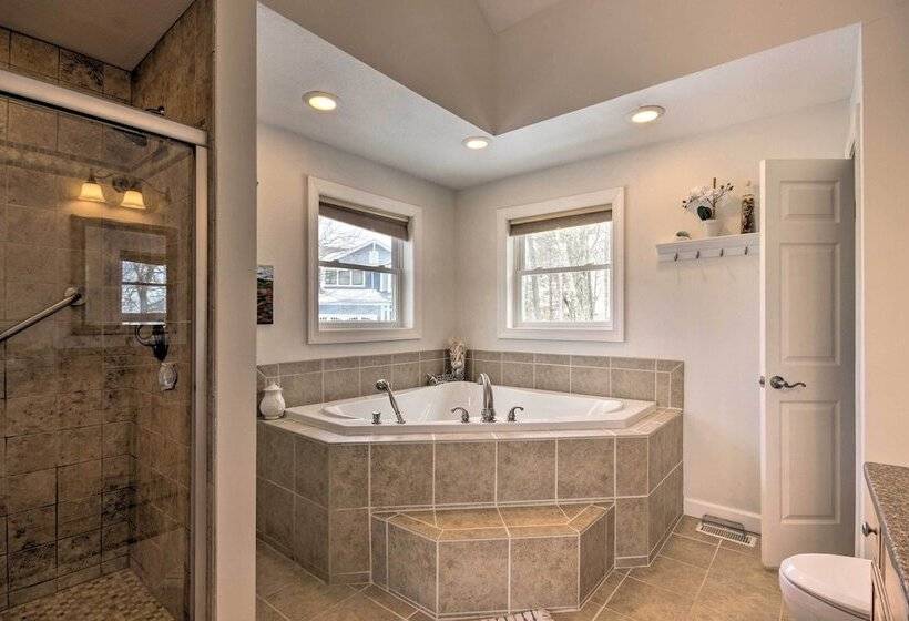 Beech Mountain Retreat W/ Open Deck: 2 Mi To Ski!