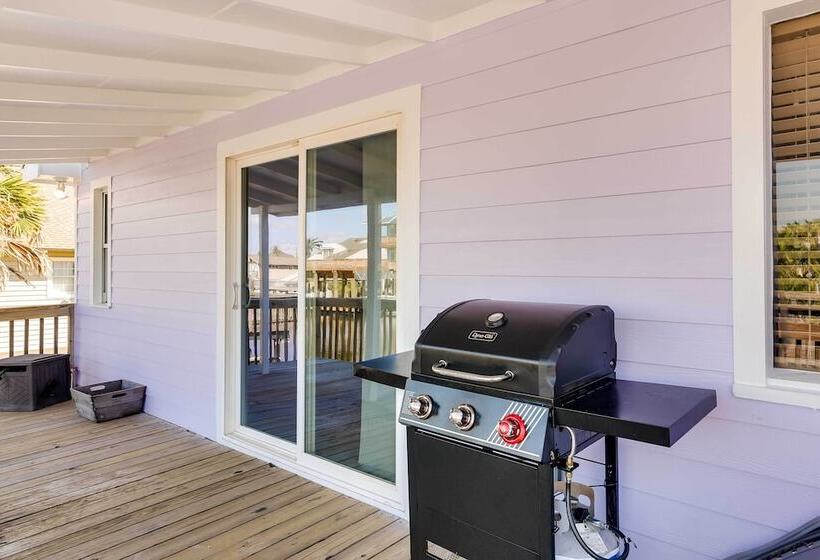 Canal Front Galveston Home: Fishing On Site!