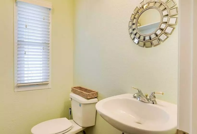 Canal Front Galveston Home: Fishing On Site!