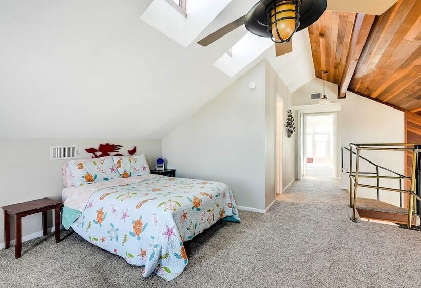 Canal Front Galveston Home: Fishing On Site!