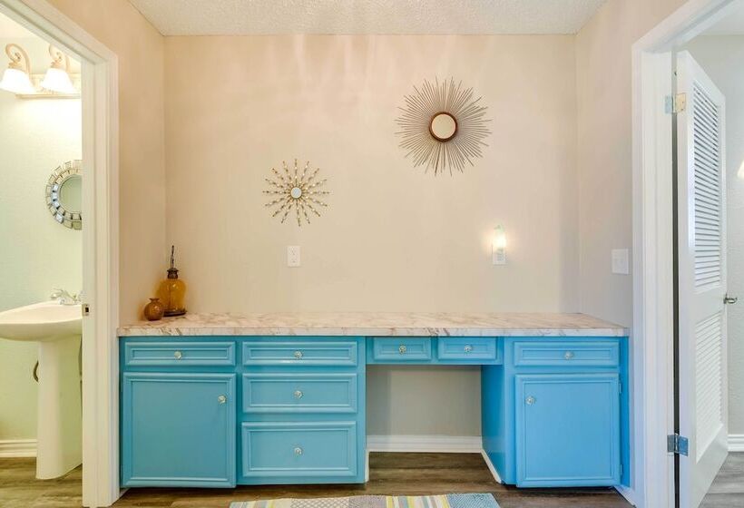 Canal Front Galveston Home: Fishing On Site!