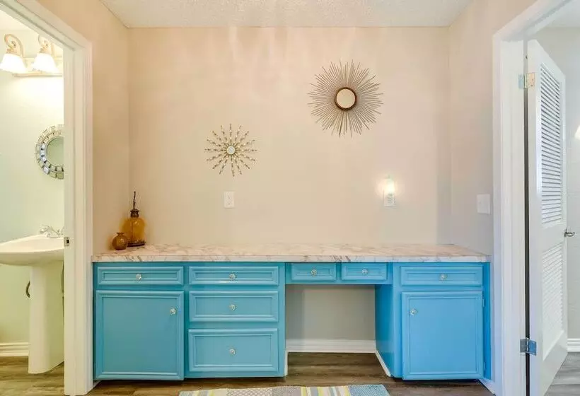 Canal Front Galveston Home: Fishing On Site!