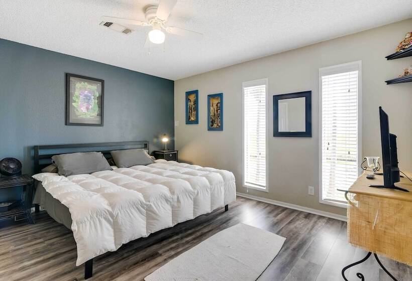 Canal Front Galveston Home: Fishing On Site!