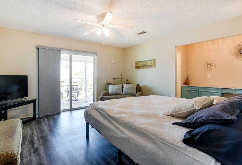 Canal Front Galveston Home: Fishing On Site!