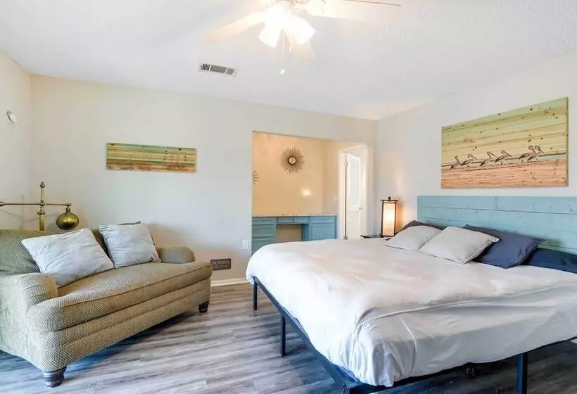 Canal Front Galveston Home: Fishing On Site!