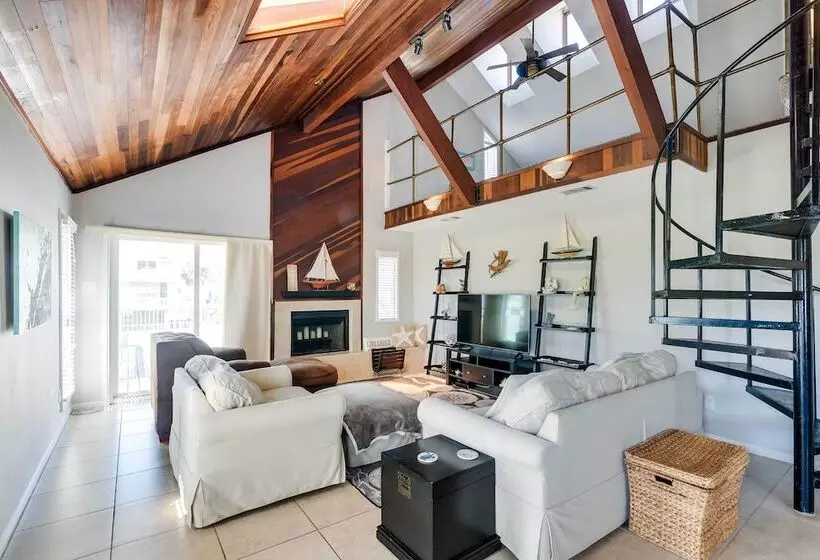 Canal Front Galveston Home: Fishing On Site!