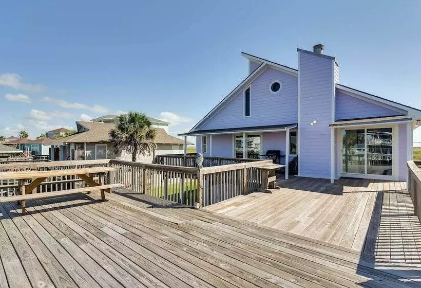 Canal Front Galveston Home: Fishing On Site!