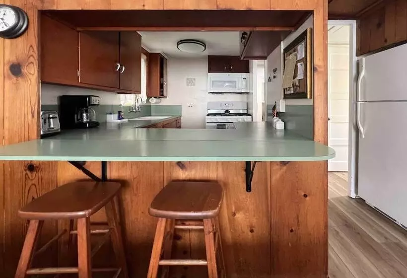 Catalina Island Cottage   Walk To Main St & Beach!