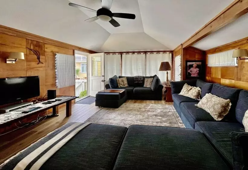 Catalina Island Cottage   Walk To Main St & Beach!