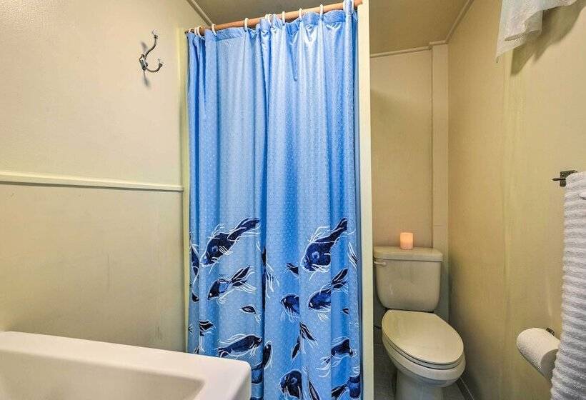 Catalina Island Cottage Walk To Main St & Beach!