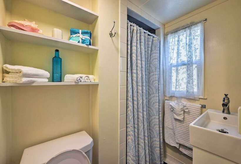 Catalina Island Cottage Walk To Main St & Beach!