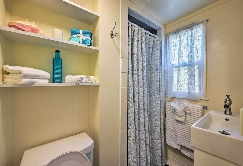 Catalina Island Cottage   Walk To Main St & Beach!