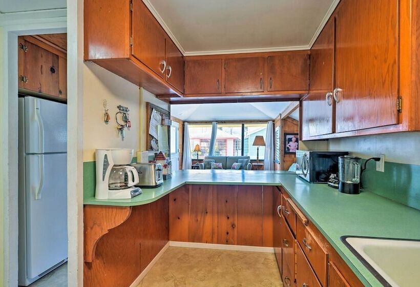 Catalina Island Cottage Walk To Main St & Beach!