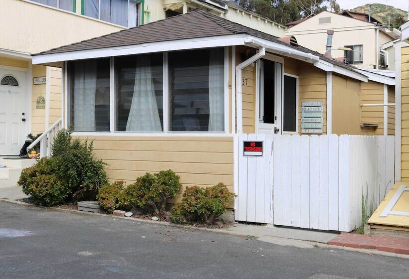 Catalina Island Cottage Walk To Main St & Beach!