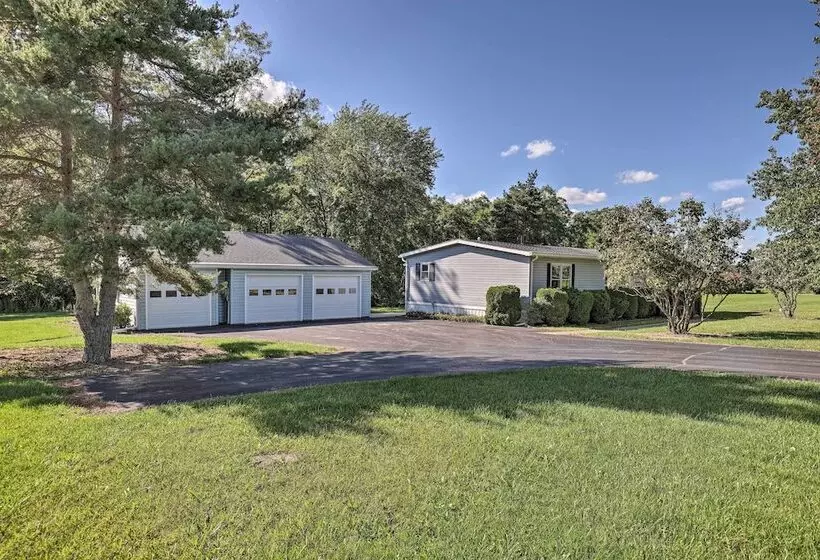 Charming Burdett Home With Grill, Gazebo + Yard