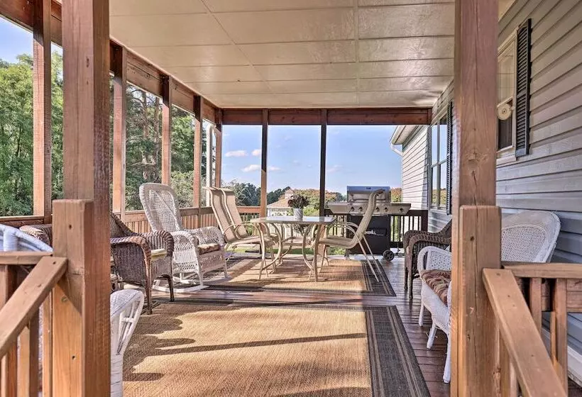 Charming Burdett Home With Grill, Gazebo + Yard