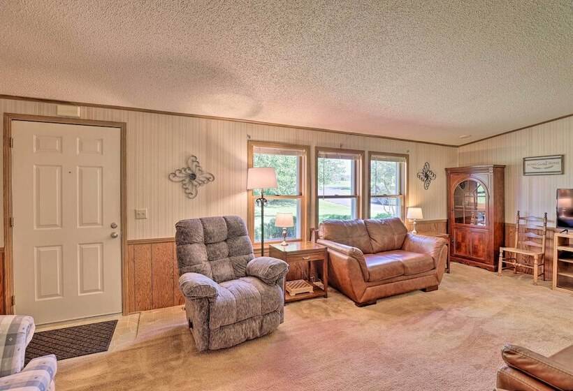 Charming Burdett Home With Grill, Gazebo + Yard