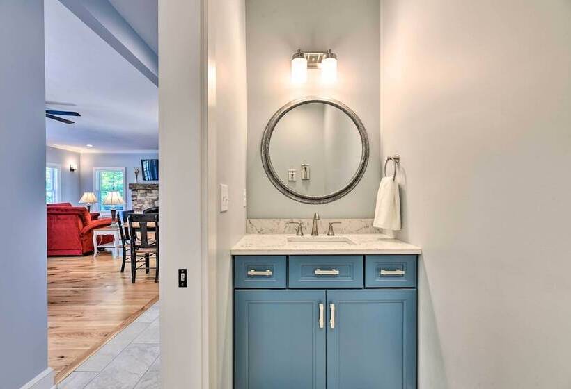 Charming Lake Erie Getaway: Walk To Beach!