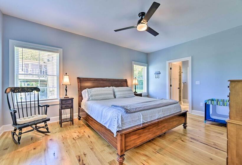 Charming Lake Erie Getaway: Walk To Beach!