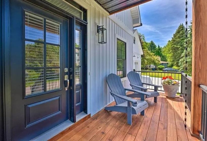 Charming Lake Erie Getaway: Walk To Beach!