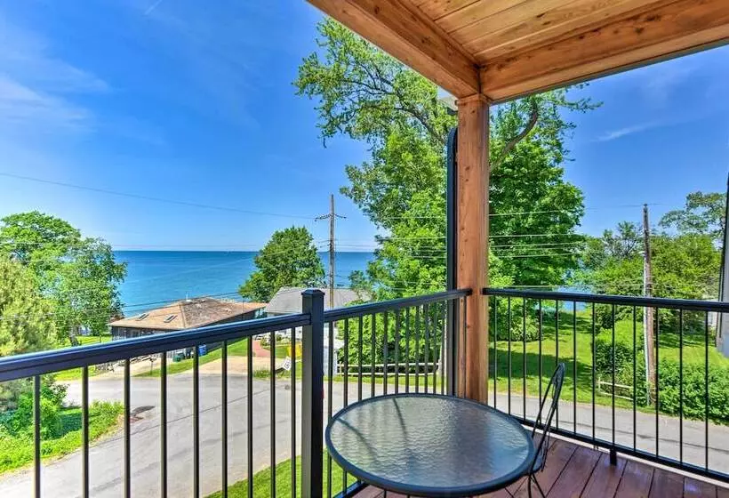 Charming Lake Erie Getaway: Walk To Beach!