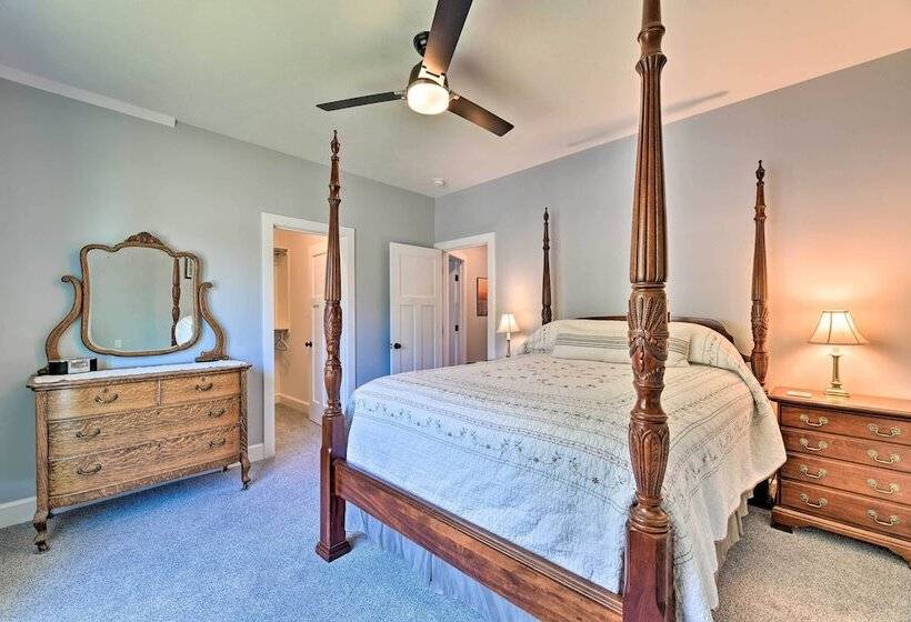 Charming Lake Erie Getaway: Walk To Beach!