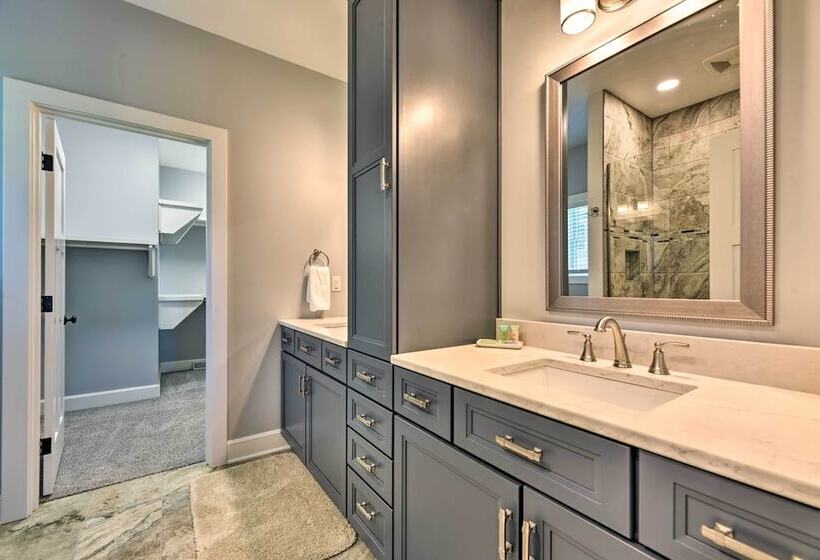 Charming Lake Erie Getaway: Walk To Beach!