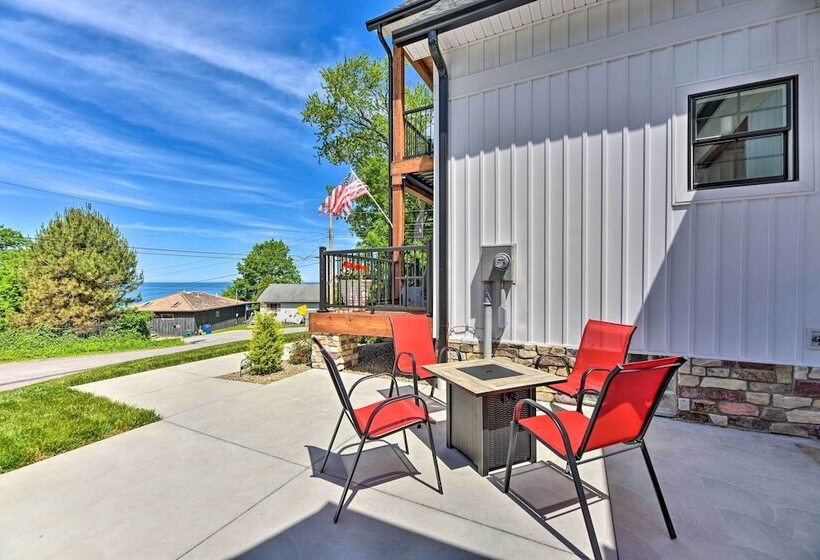 Charming Lake Erie Getaway: Walk To Beach!