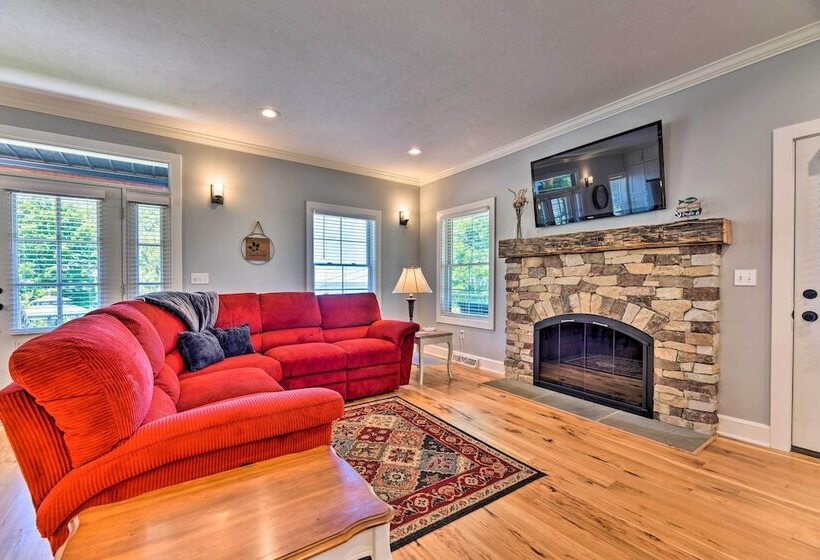 Charming Lake Erie Getaway: Walk To Beach!