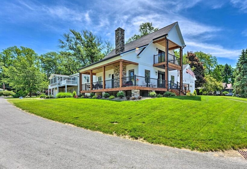 Charming Lake Erie Getaway: Walk To Beach!