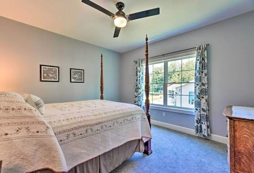 Charming Lake Erie Getaway: Walk To Beach!