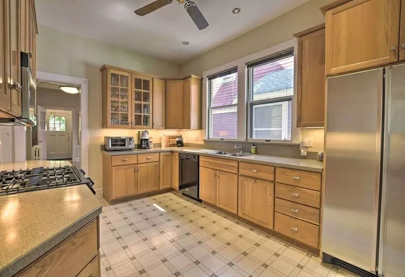Classic Oak Park Home, 11 Mi To Downtown Chicago!