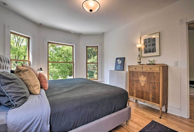 Classic Oak Park Home, 11 Mi To Downtown Chicago!