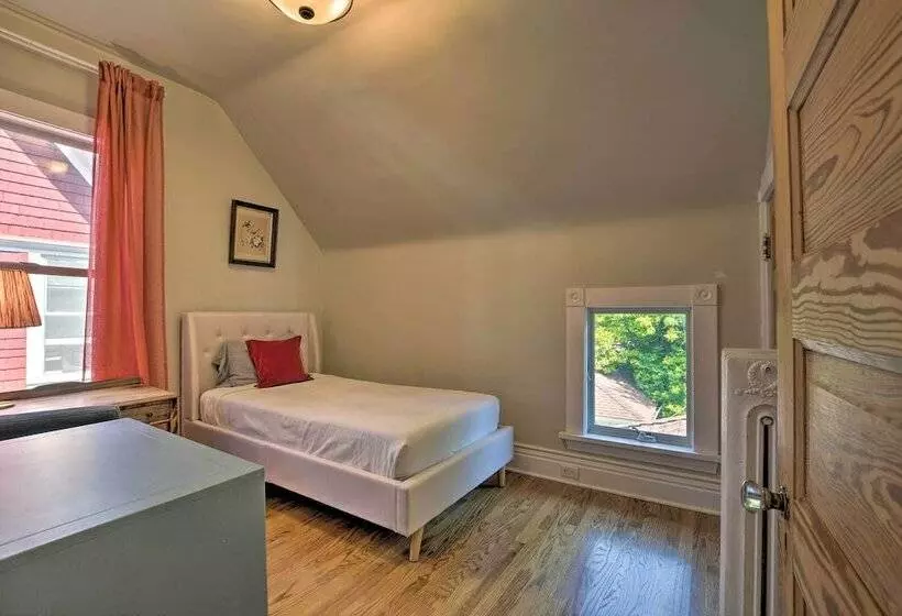 Classic Oak Park Home, 11 Mi To Downtown Chicago!